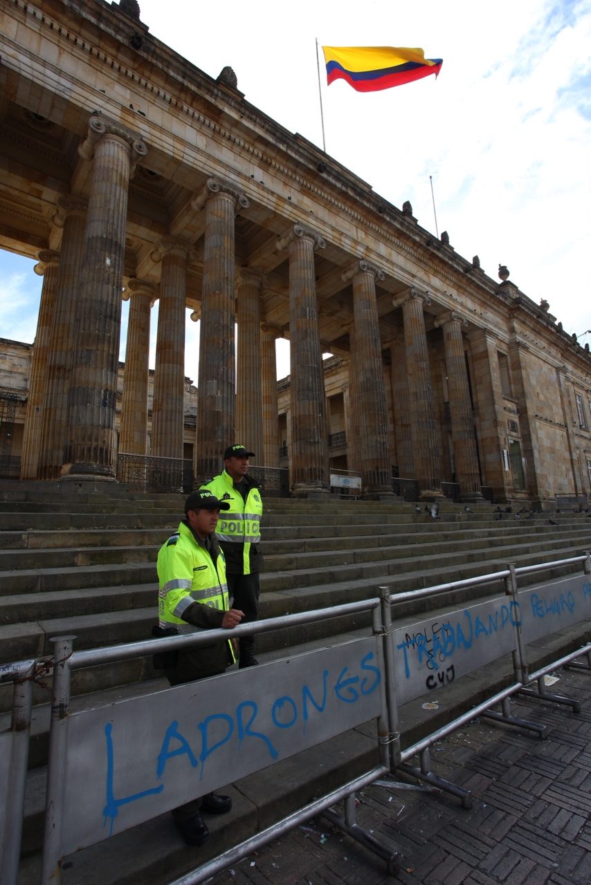 Polizei und Militaer sind ueberall und vermitteln ein gewisses Sicherheitsgefuehl - hier vorm Praesidentenpalast